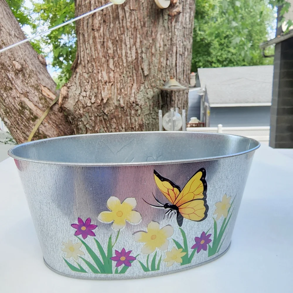 Galvanized Metal Oval‎ Shaped Planter Embossed Design